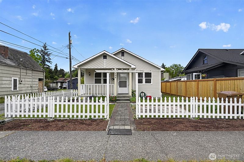 2nd image of 4609 S 66th Street