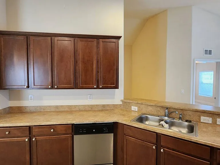 5352 Talbot Blvd — Photo 10