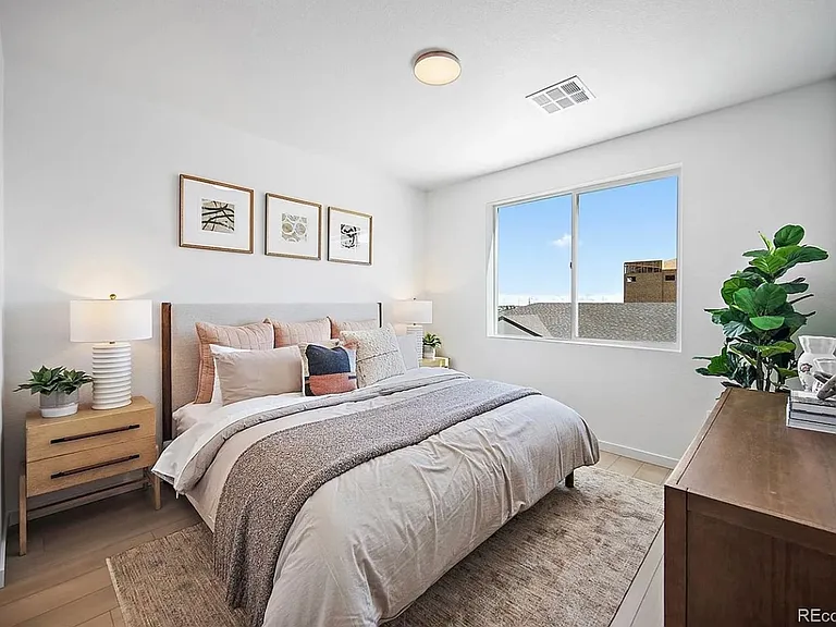 11940 Soprano Cir #304 — Photo 17