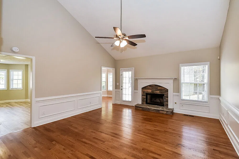 4 bed, 3.0 bath, 2142 sqft, $2,215 — Photo 4