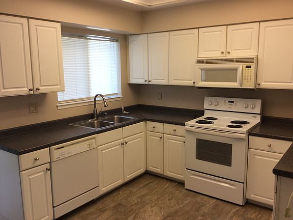 3rd image of 9095 Thilow Dr