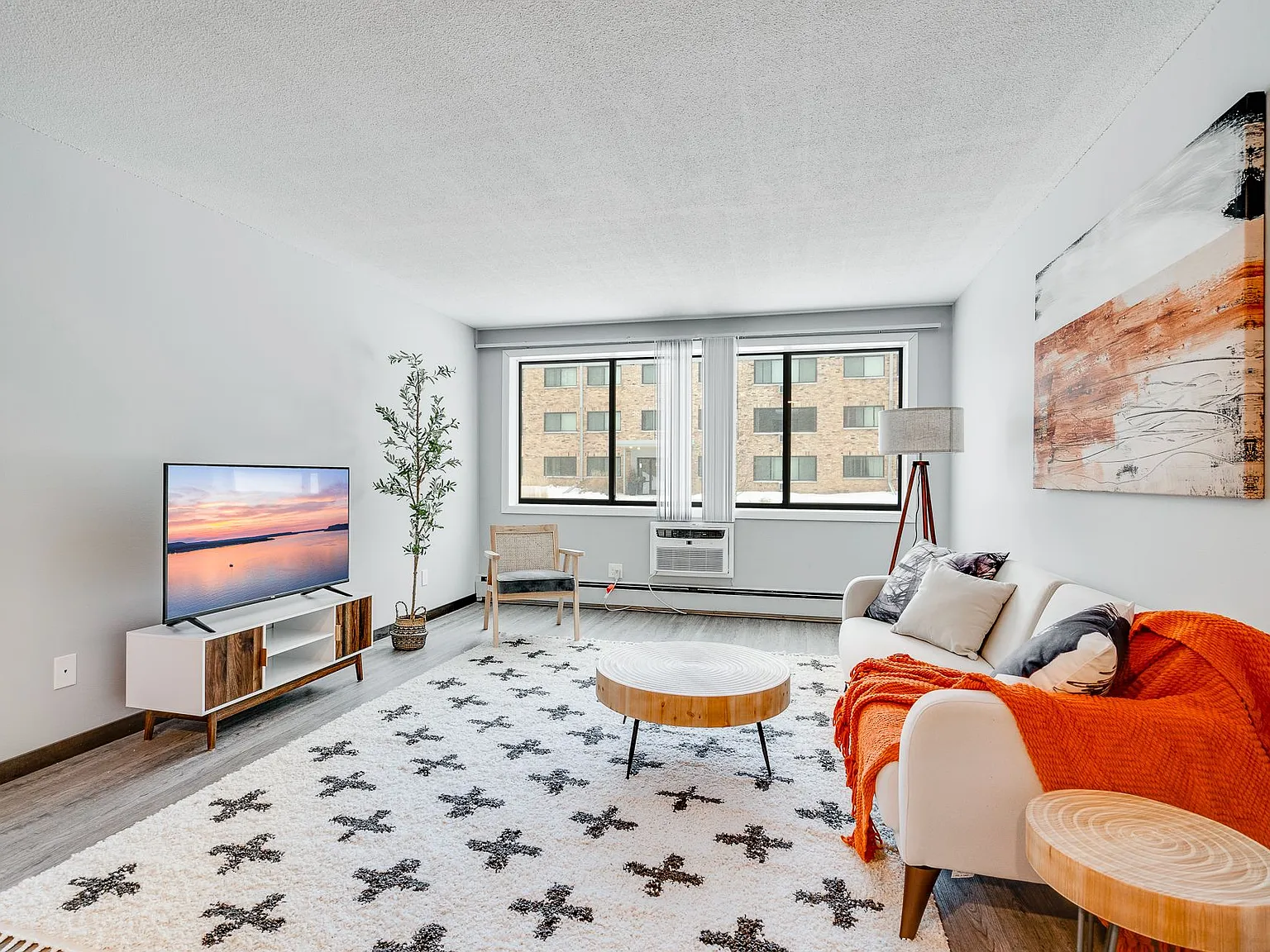 Fine Living at Aquila Park & Royal Park — Photo 2