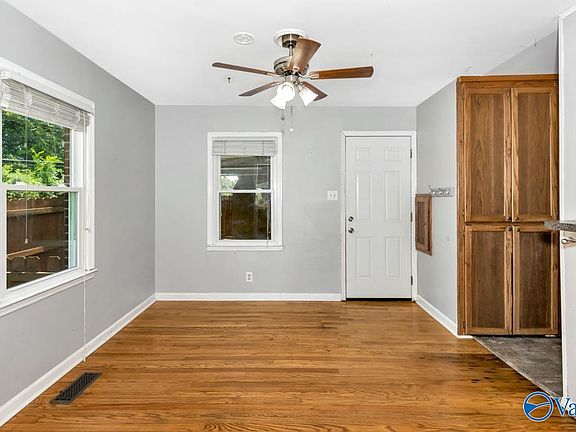 4th image of 2701 Barbara Dr NW