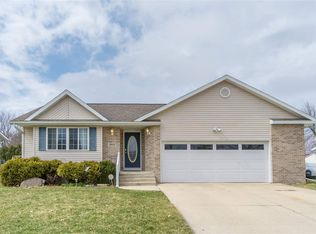 5812 Blue Sage Rd, Waterloo, IA 50701