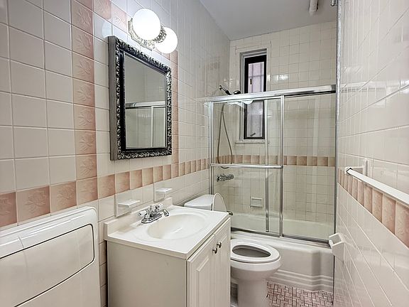 4th image of 422 Convent Ave #1