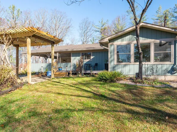 3957 Somerset Lake Rd, Nashville, IN 47448
