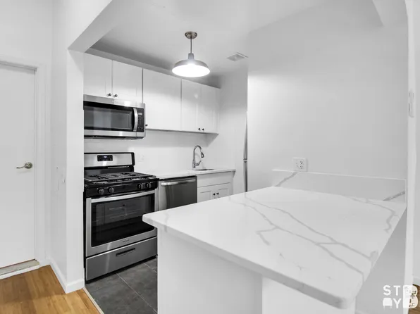 195 Richards Street image 3 of 10