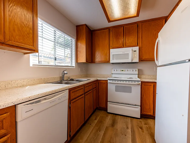 265 Ash Ave #D — Photo 4