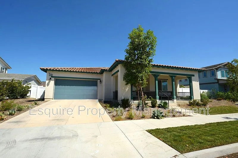 4 bed, 3.5 bath, 2852 sqft, $4,900 — Photo 1