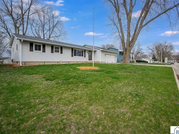 406 Linda Dr, Eagle Lake, MN 56024