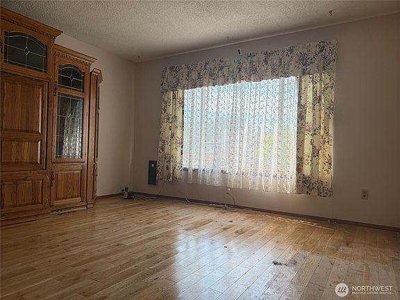3rd image of 1415 E 55th Street