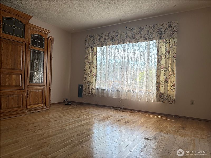 3rd image of 1415 E 55th Street