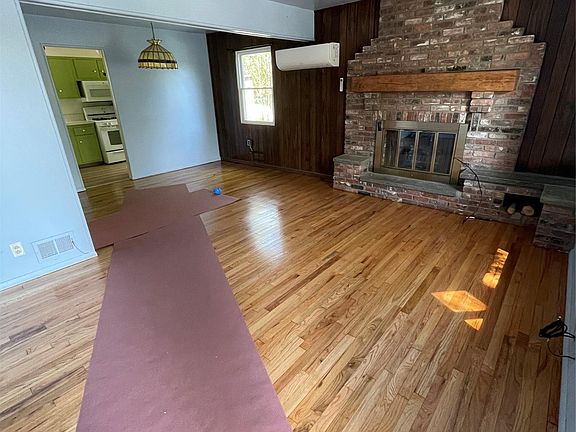 4th image of 315 Manor Boulevard
