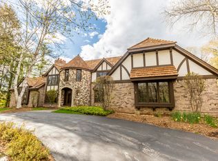 16620 Woods Edge Ct, Brookfield, WI 53005