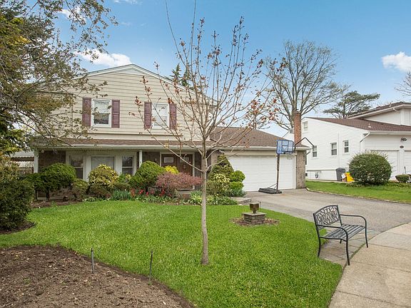 3rd image of 751 Sherwood Ct