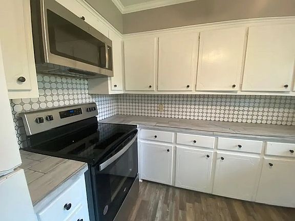 2nd image of 108 Linda Ln
