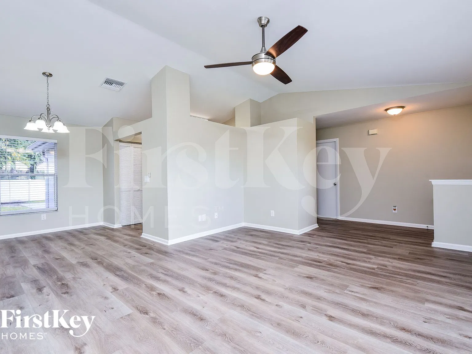 3 bed, 2.0 bath, 1684 sqft, $2,565 — Photo 4