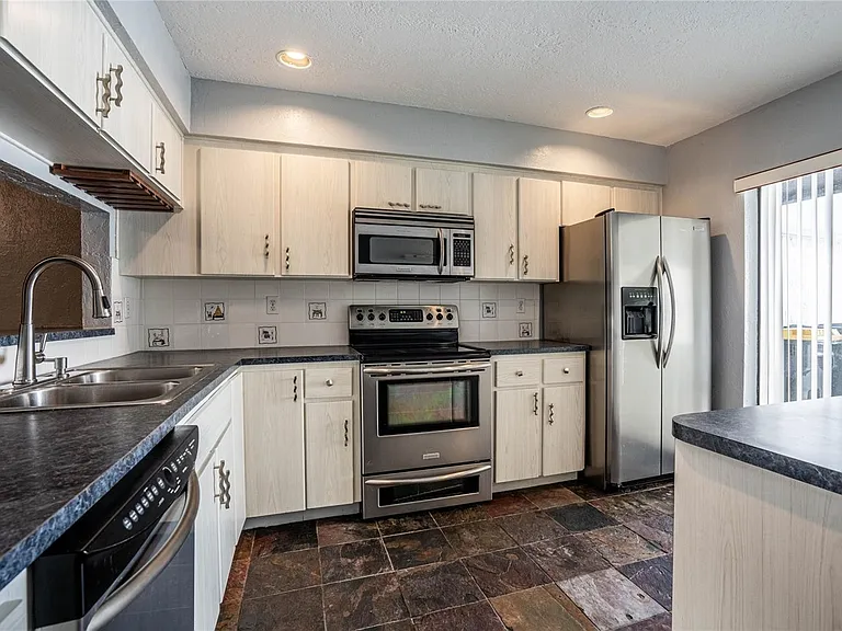 8 Huntley Ct #8 — Photo 3