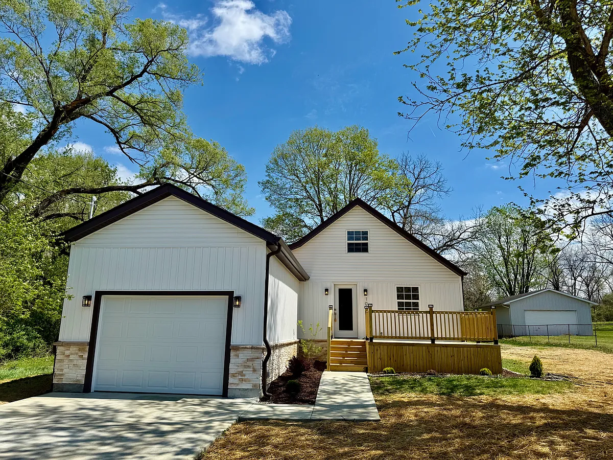 Building Photo - 1038 Davis Rd