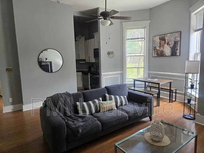2 bed, 1.0 bath, 832 sqft, $1,130 — Photo 2