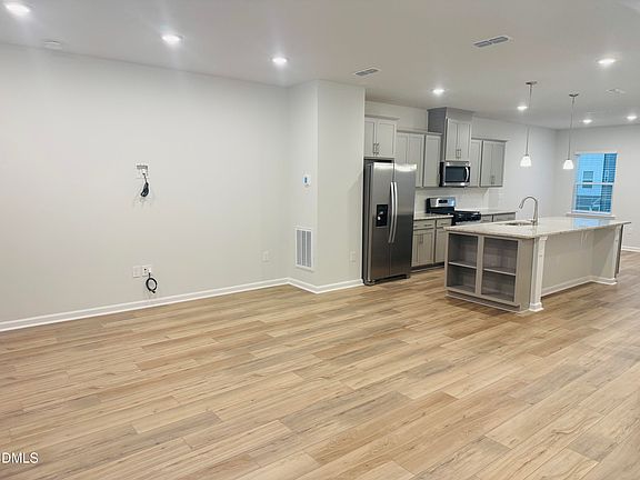 4th image of 912 Fearless Rd