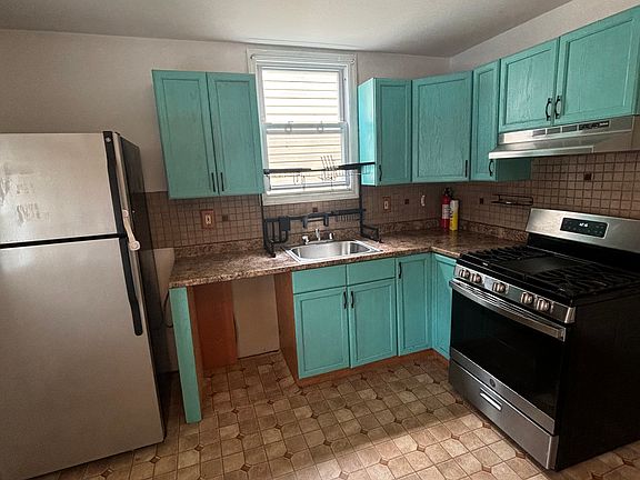 3rd image of 1030 Throggs Neck Expy APT 1