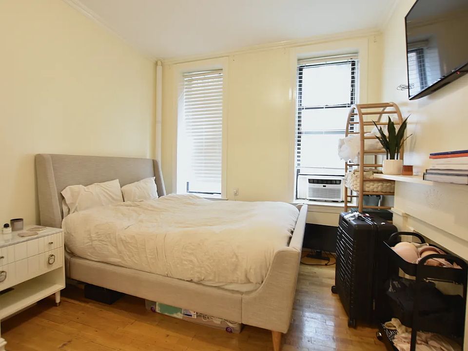 2nd image of 266 W 11th St APT 1RW