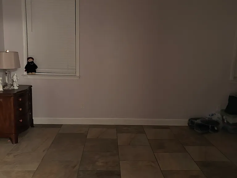 Very spacious master room. Anti-slip tile floor.