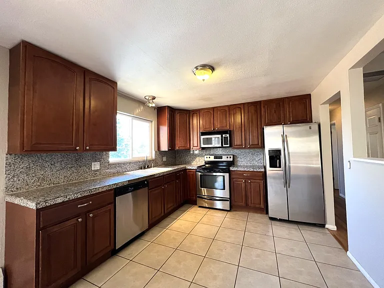 5858 Pierson St — Photo 21
