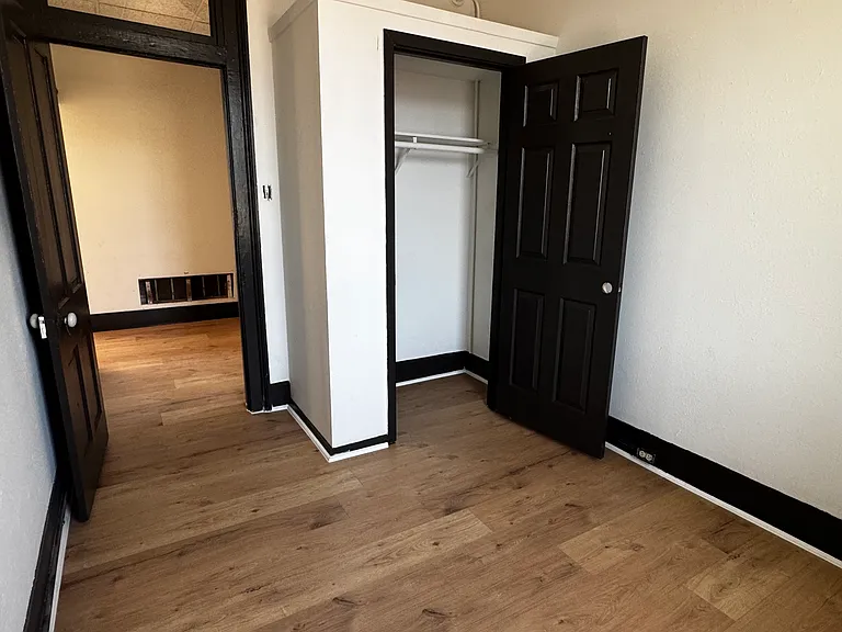 421 E Henderson St — Photo 6