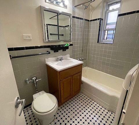2nd image of 5505 Woodside Ave APT 604