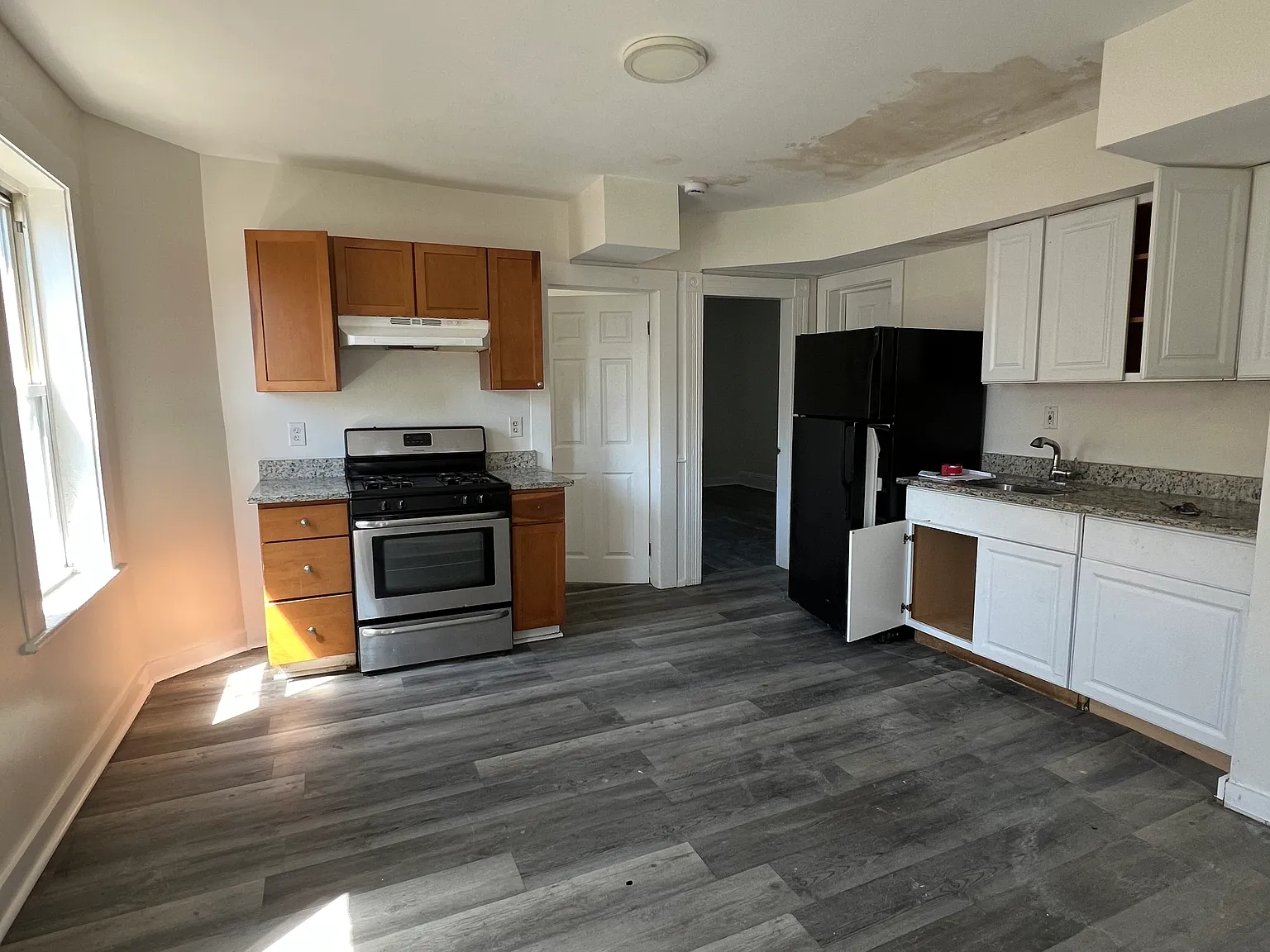 Studio, 700 sqft, $1,700 — Photo 2