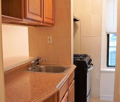 3rd image of 556 W 141st St APT 2B