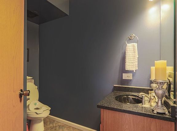 3rd image of 2713 Canyon Dr