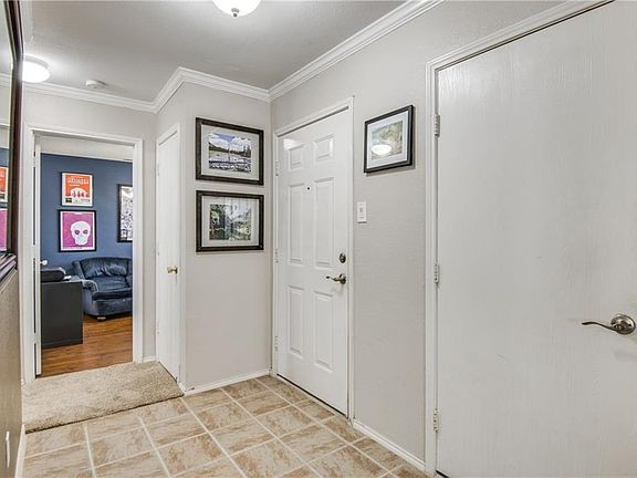 5th image of 1569 Crown View Dr