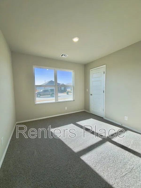 4 bed, 2.0 bath, 1613 sqft, $1,750 — Photo 3