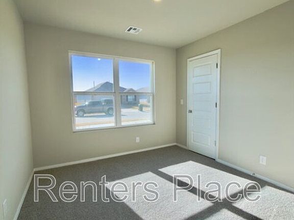 3rd image of 1004 W Lawton Rd