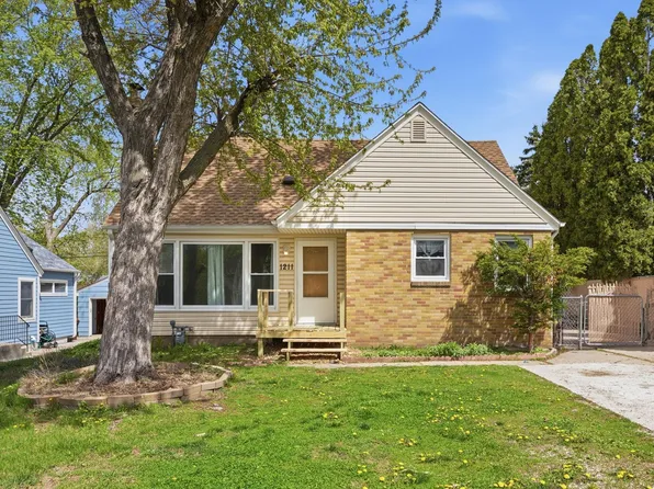 1211 Lealand Rd E, Saint Paul, MN 55109