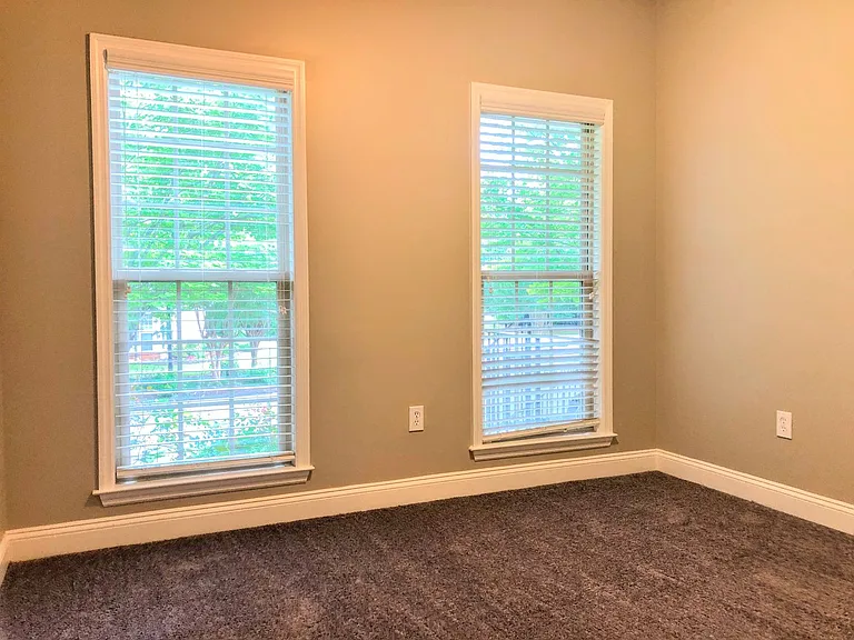 1121 Livingston Trl — Photo 10
