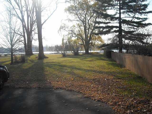 2nd image of 2810 Edgemere Dr