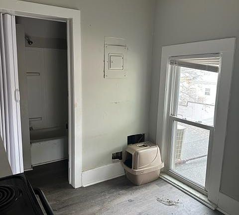 5th image of 301 W 4th Ave