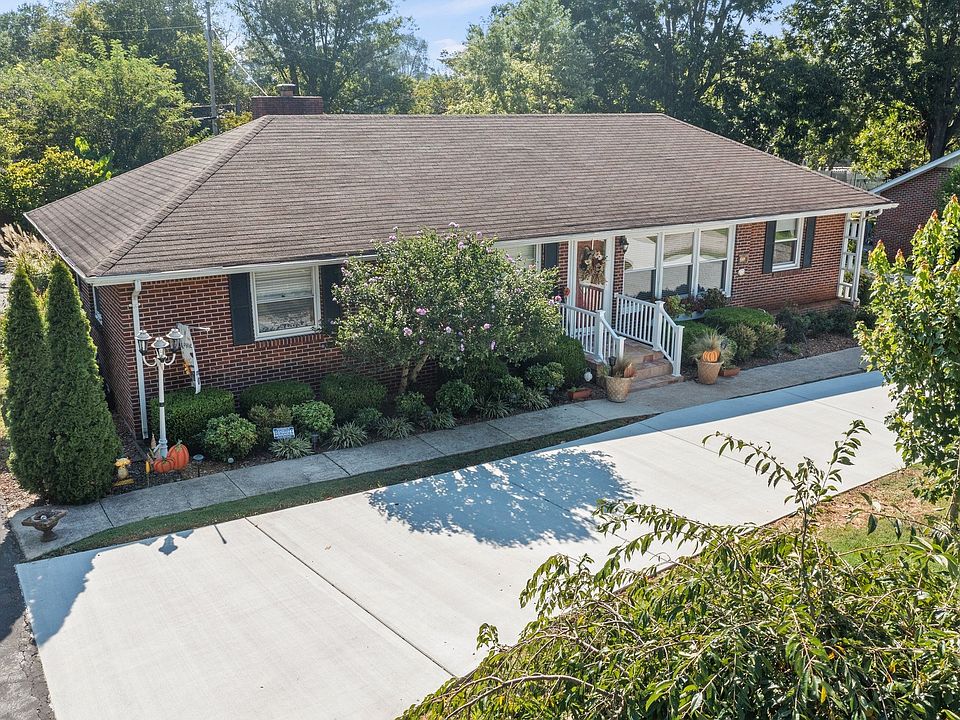 1st image of 106 Hillcrest Dr