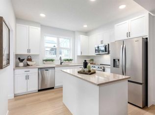 30 S Rochester Vw NW #103, Calgary, AB T3L0H1