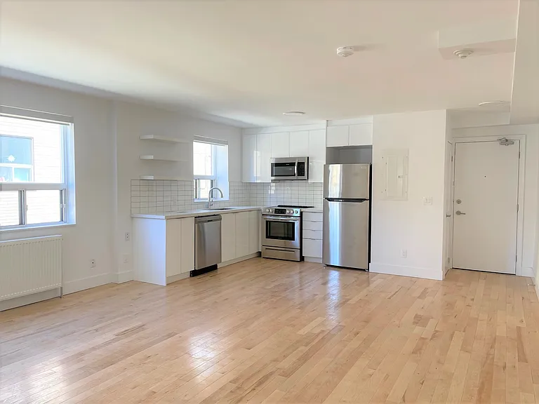 2901 Saint Clair Ave E — Photo 3