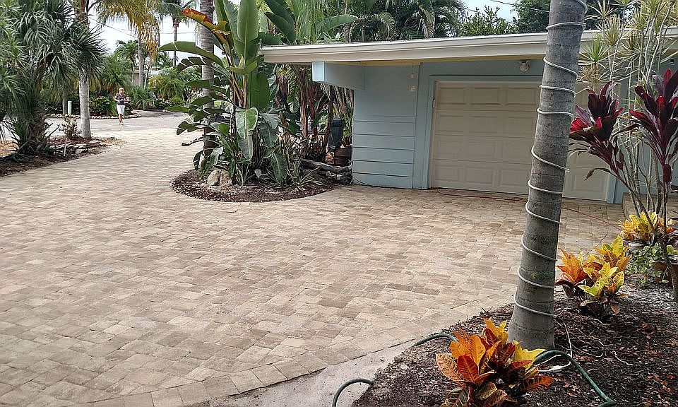 2,000 sq. ft of drv pavers