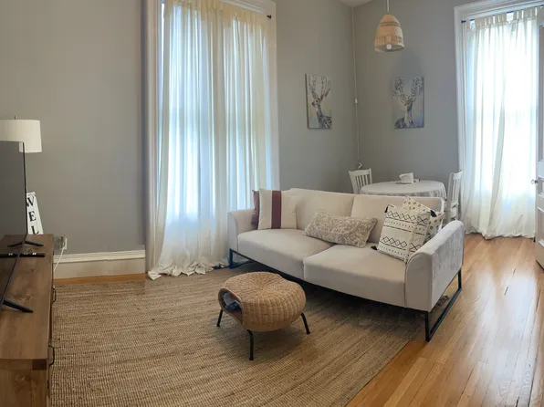 420 E Merrimack St APT 2, Lowell, MA 01852