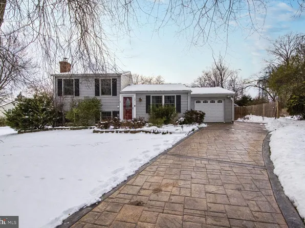 1271 Magnolia Ln, Herndon, VA 20170