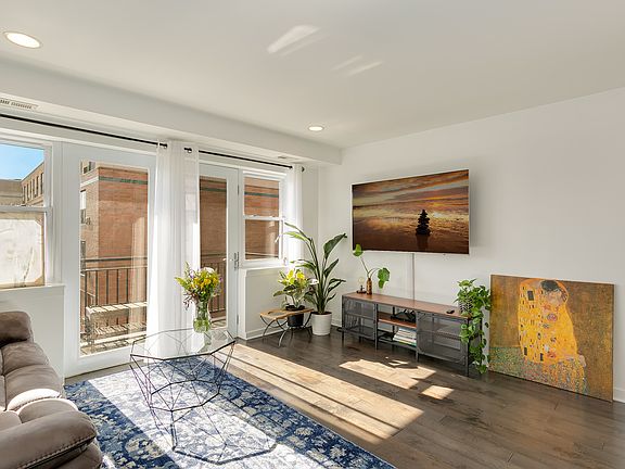 3rd image of 2525 W Bryn Mawr Ave APT 404