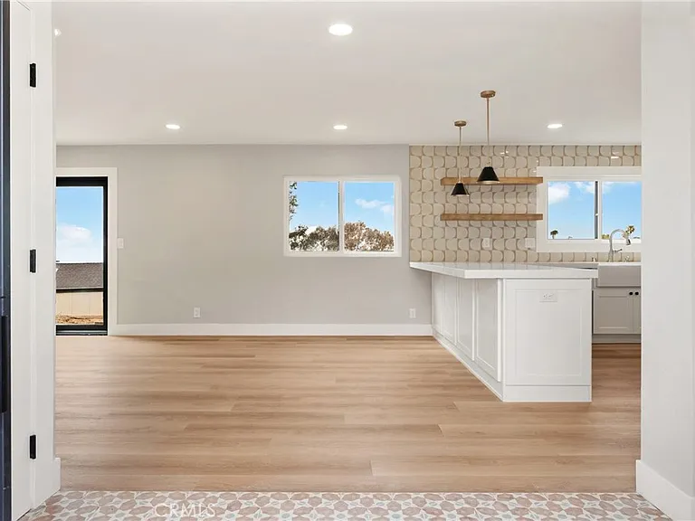 3019 Cresta Way — Photo 3