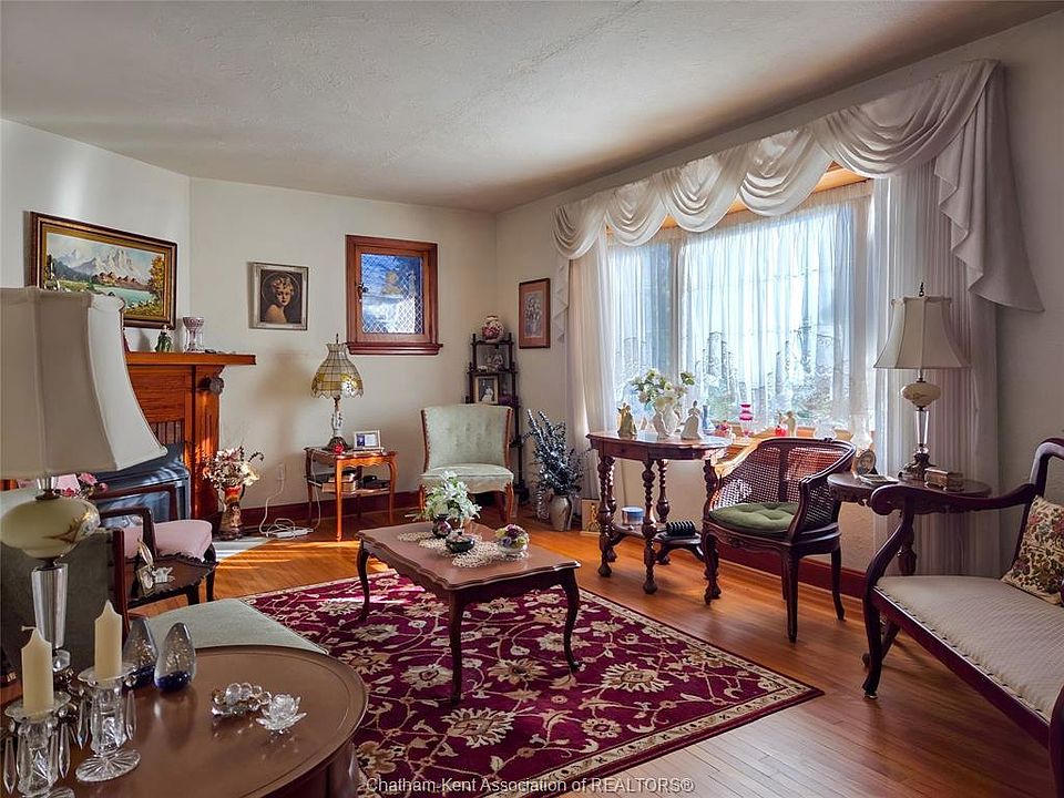 13th image of 465 Victoria Ave